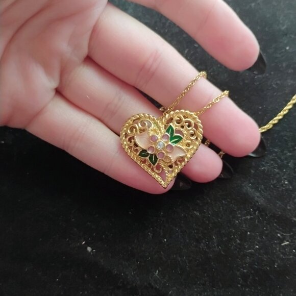 Unique floral necklace - Picture 2 of 5